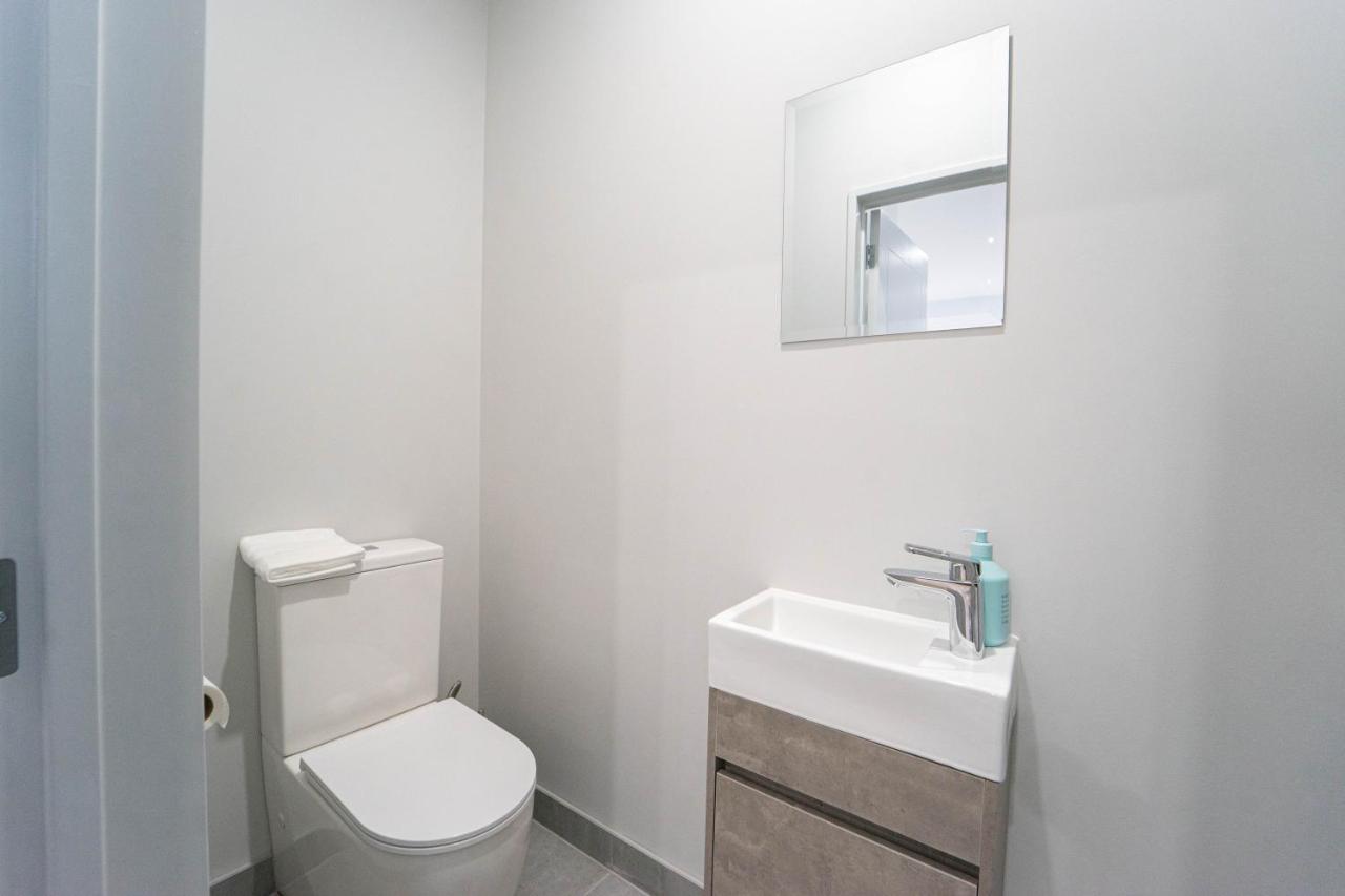 Modern Sunnyhills Town House Villa Auckland Exterior photo